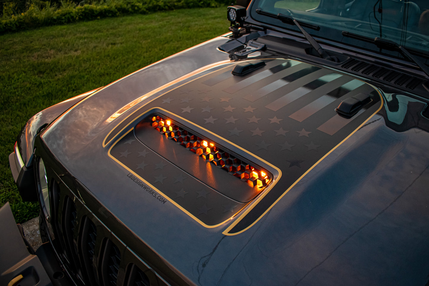 392/Mojave USA American Flag Accent Line Rubicon Blackout 3 Layer Hood Decal- Fits Jeep Wrangler 392 & Gladiator Mojave Hood Decal