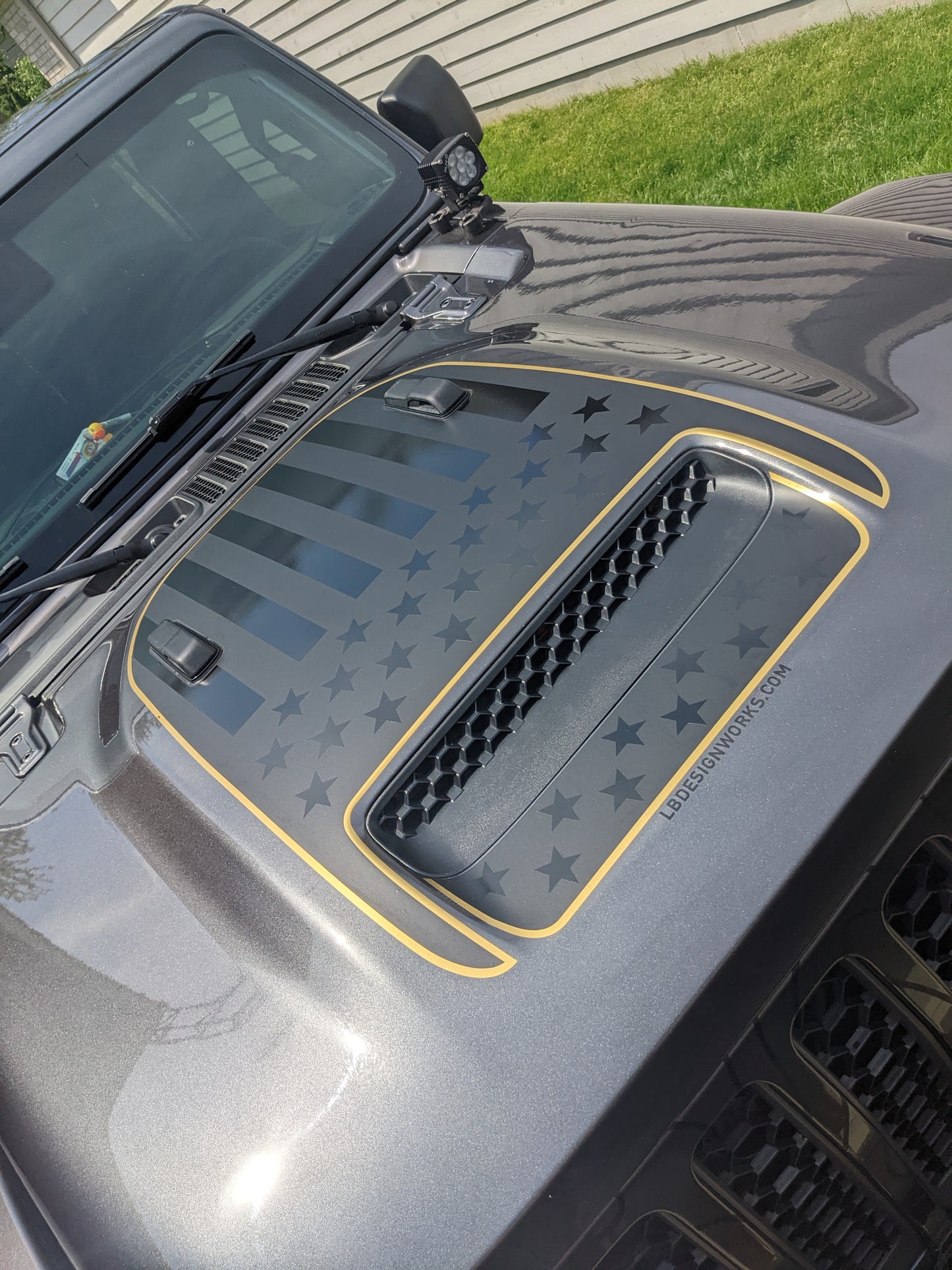 392/Mojave USA American Flag Accent Line Rubicon Blackout 3 Layer Hood Decal- Fits Jeep Wrangler 392 & Gladiator Mojave Hood Decal