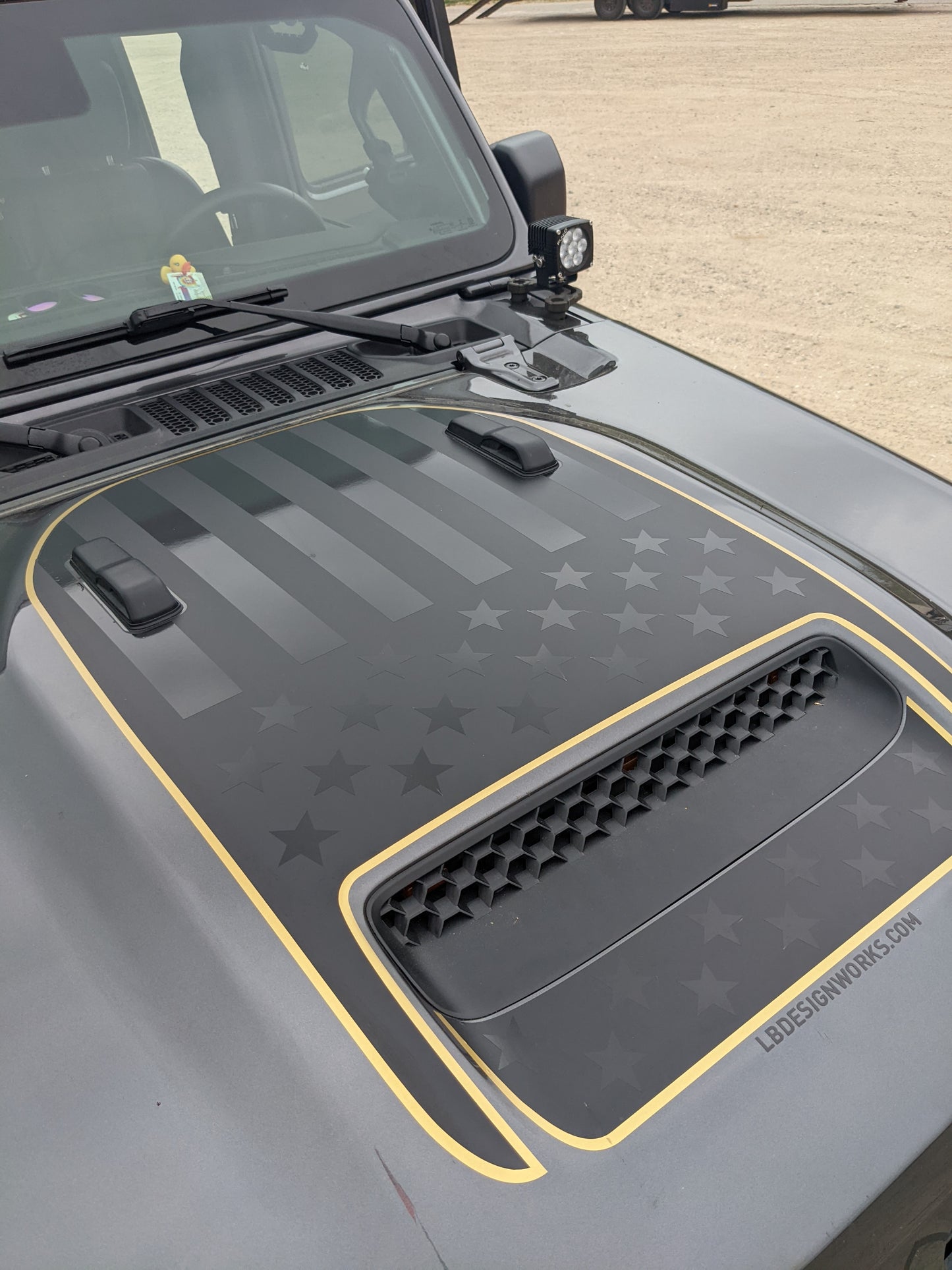 392/Mojave USA American Flag Accent Line Rubicon Blackout 3 Layer Hood Decal- Fits Jeep Wrangler 392 & Gladiator Mojave Hood Decal