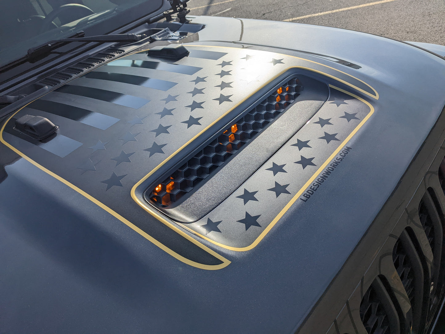 392/Mojave USA American Flag Accent Line Rubicon Blackout 3 Layer Hood Decal- Fits Jeep Wrangler 392 & Gladiator Mojave Hood Decal