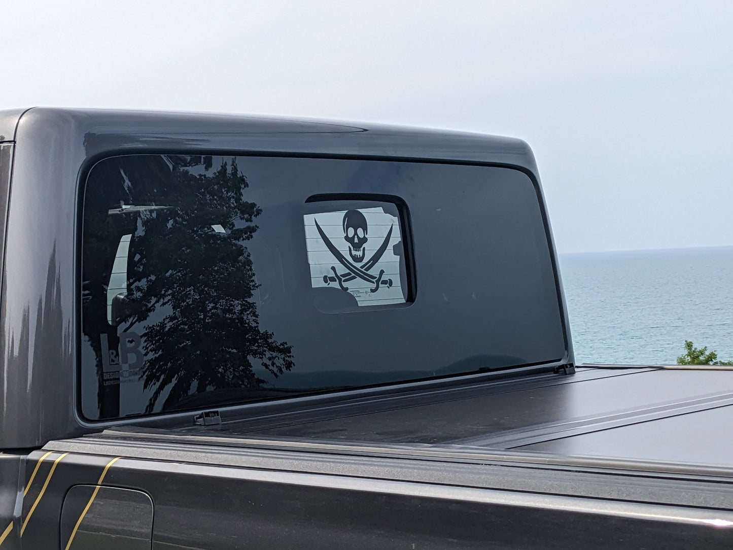 Jolly Roger Pirate Flag Skull and Swords Cab Window Decal